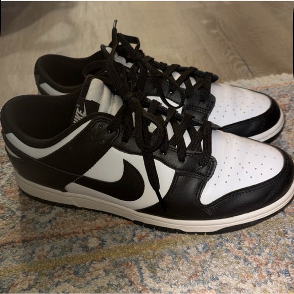 Nike Panda Dunks - Picture 4 of 4